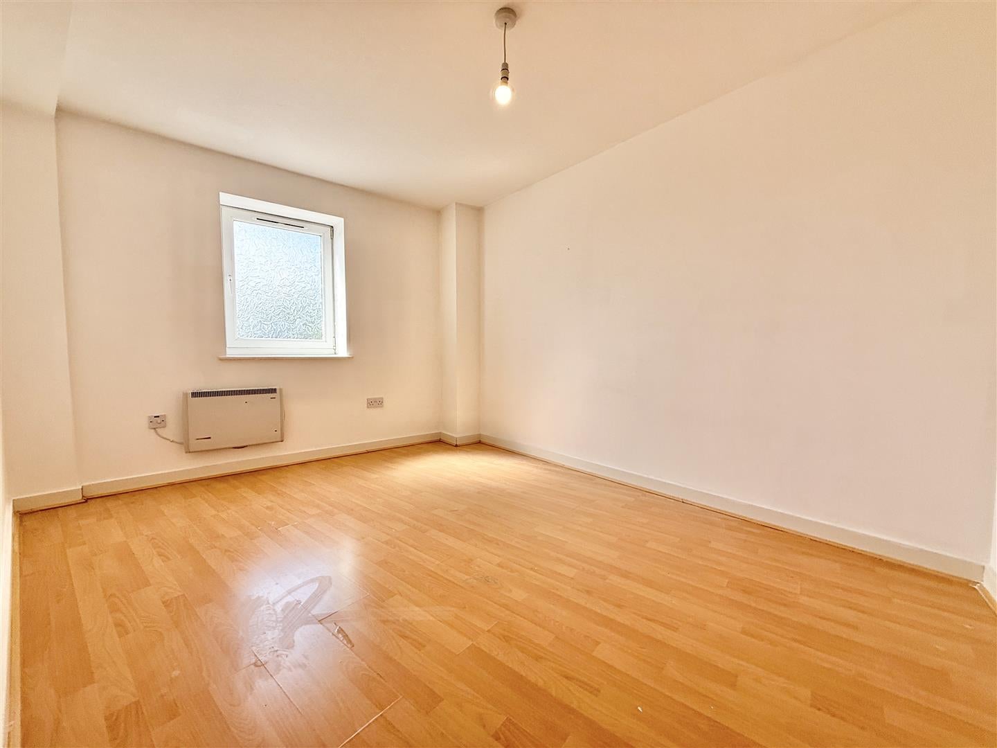 Flat Waterloo Road in Tameside