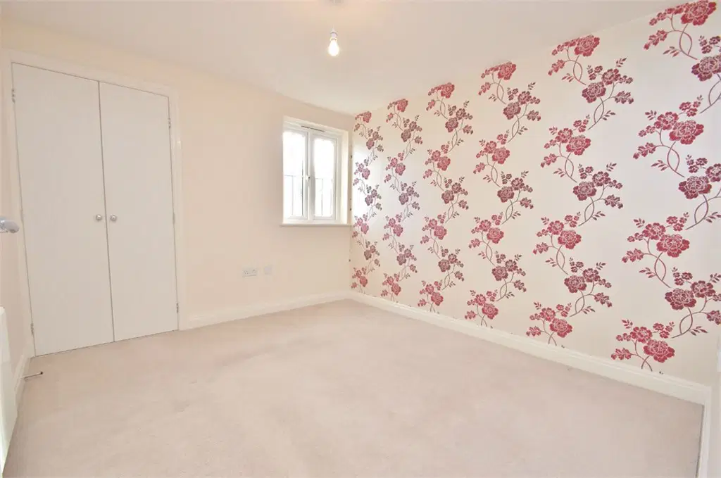 Flat Avocet Close in Rugby