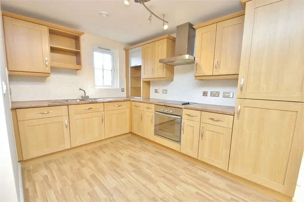 Flat Avocet Close in Rugby