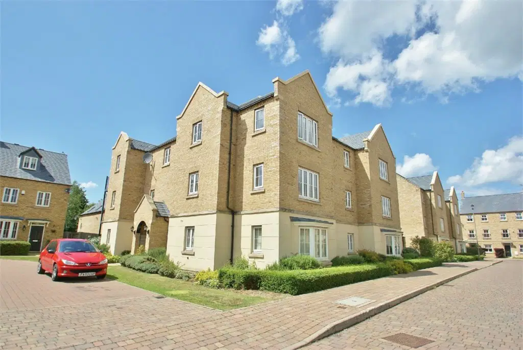 Flat Avocet Close in Rugby