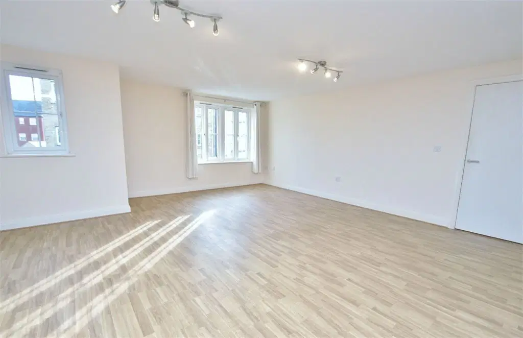 Flat Avocet Close in Rugby