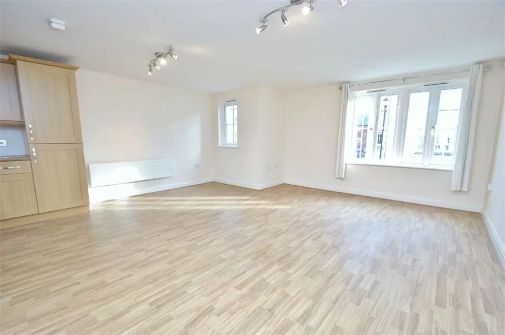 Flat Avocet Close in Rugby