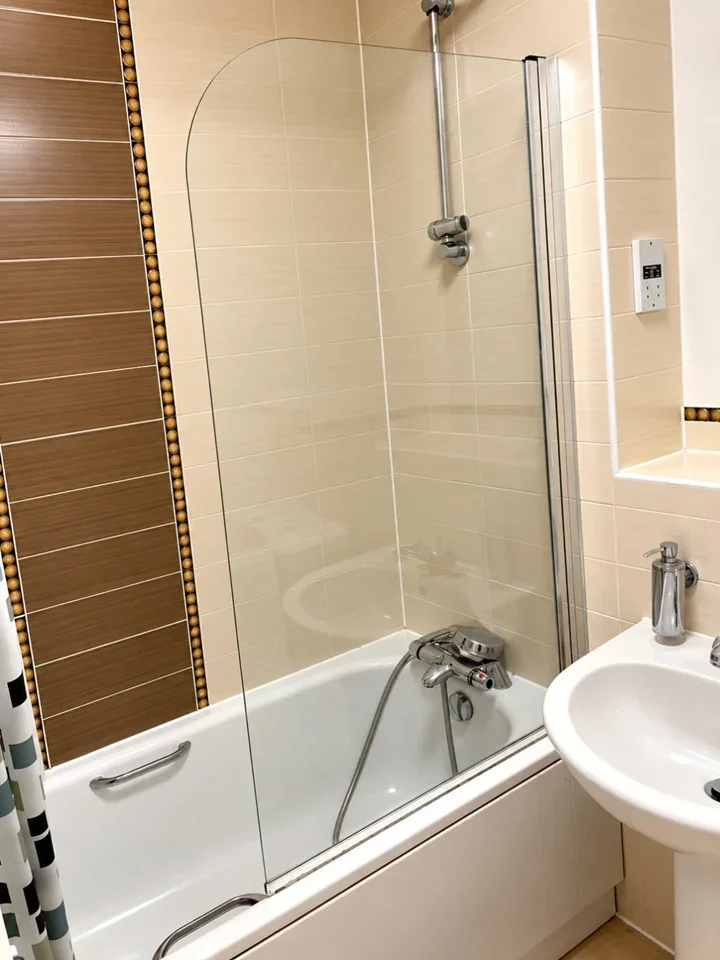Flat Northolt Road in Greater London