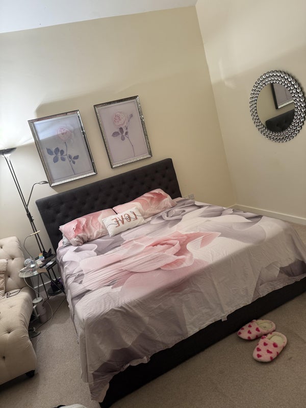 Room Cairns Place in Greater London