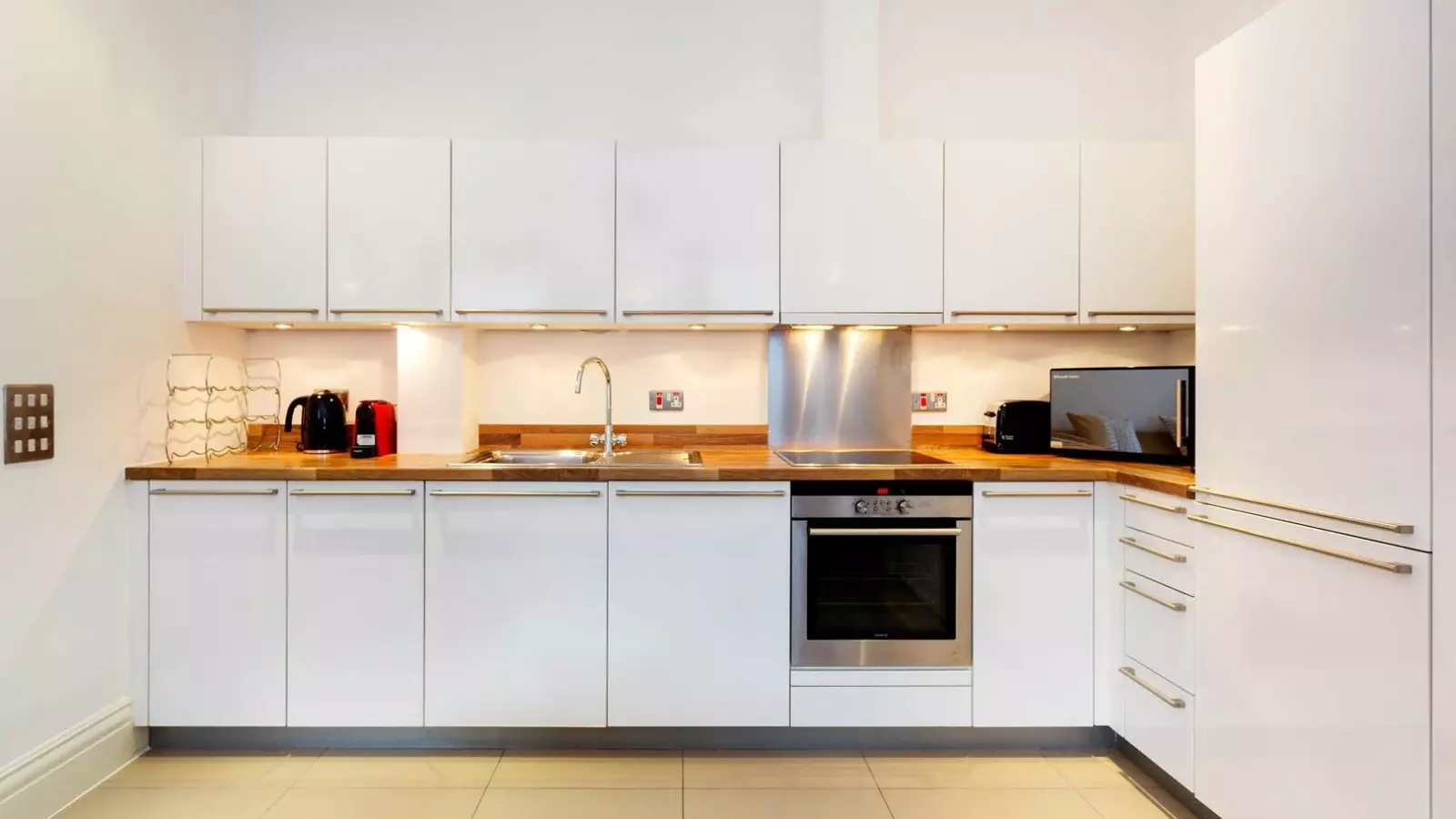 Flat Sinclair Gardens in Greater London