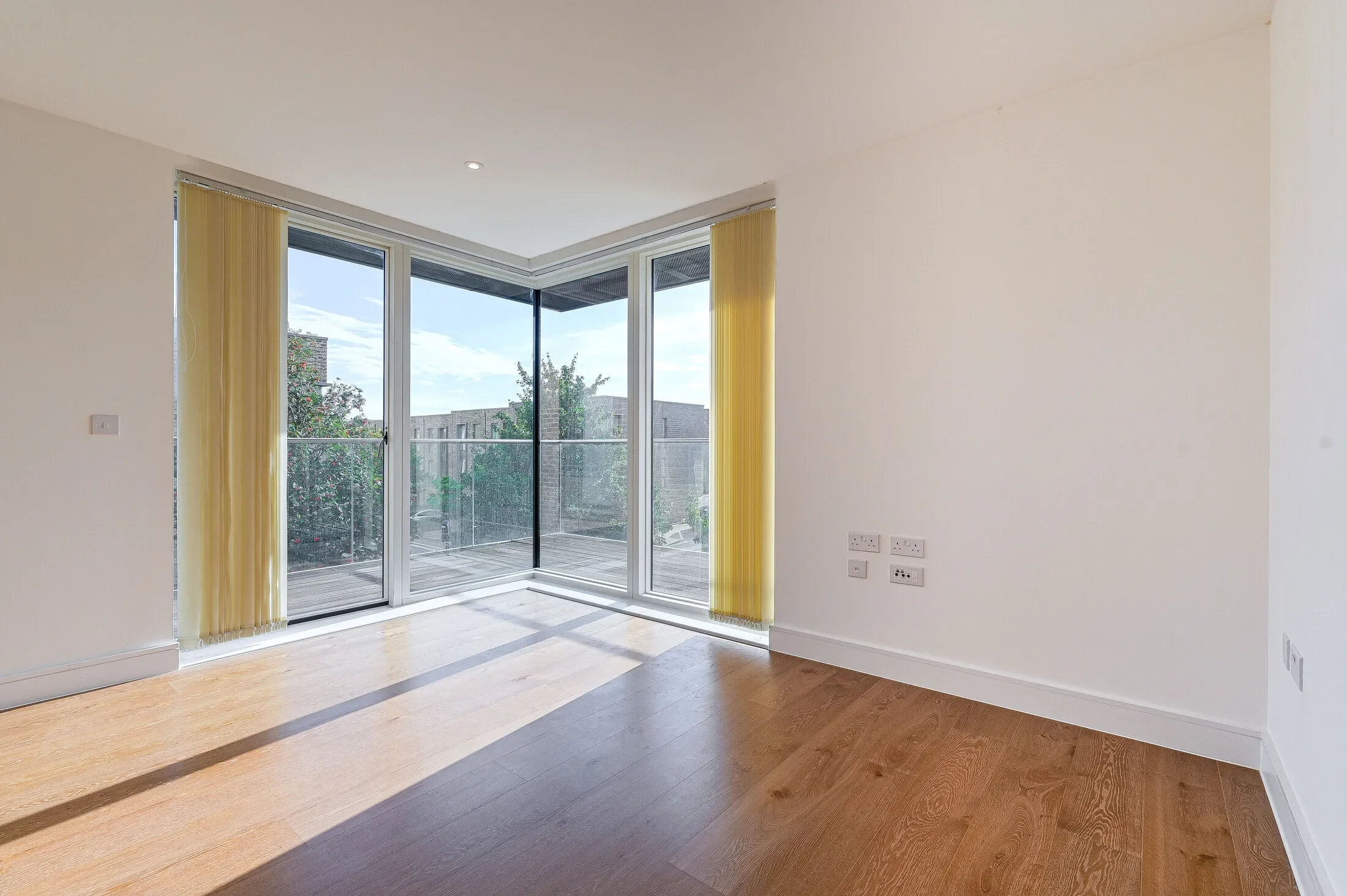 Flat Handley Drive in Greater London