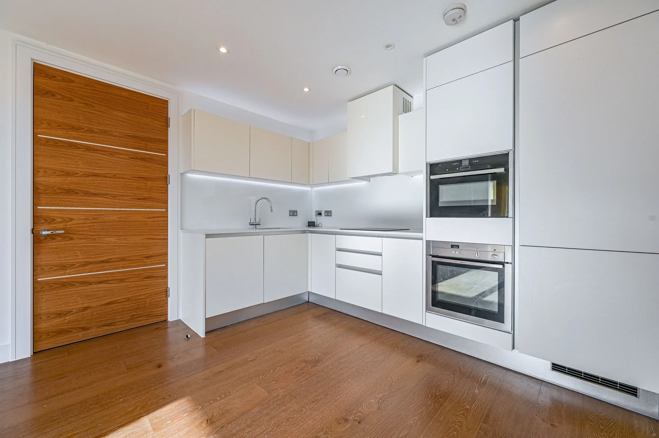 Flat Handley Drive in Greater London