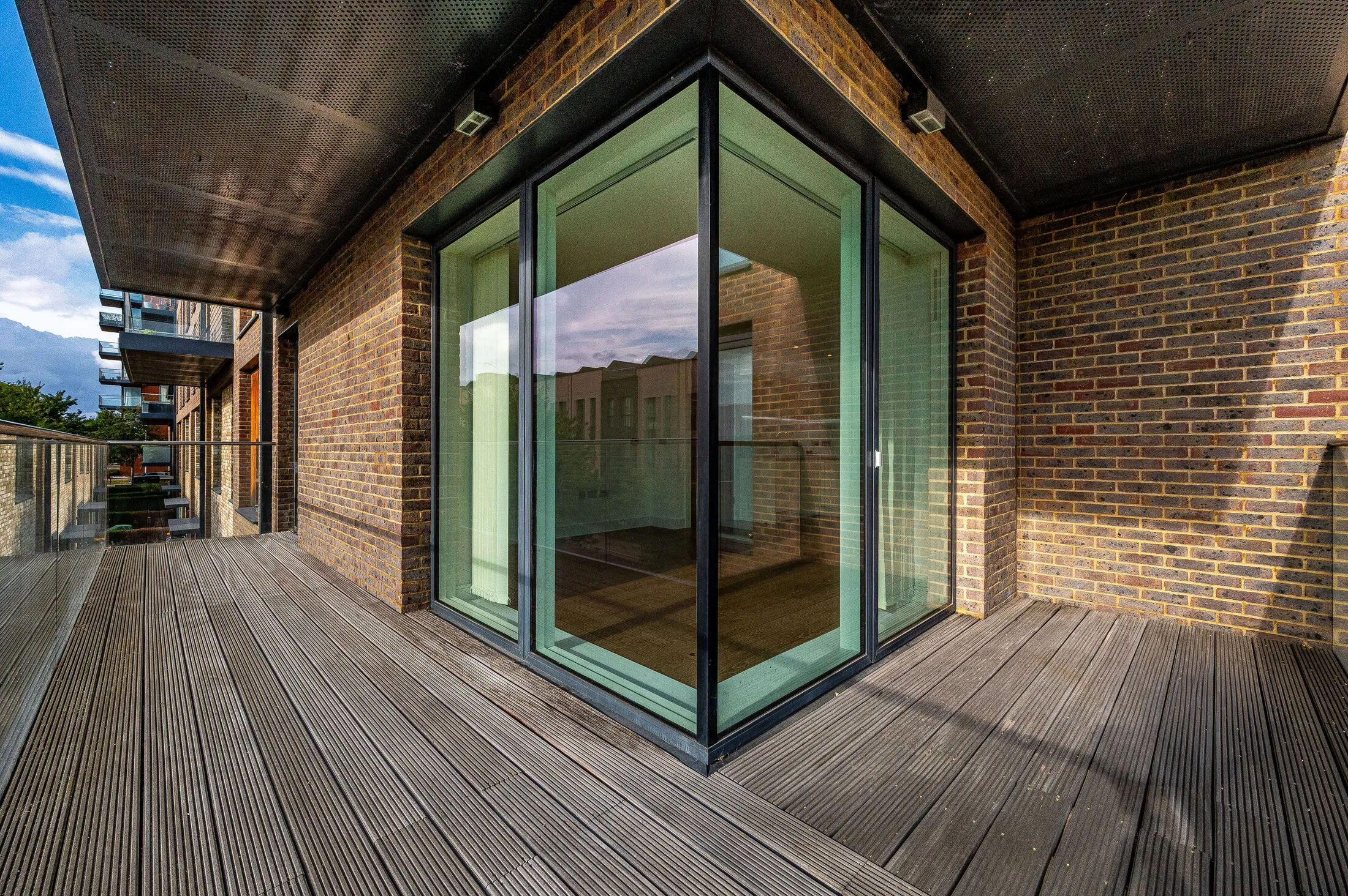 Flat Handley Drive in Greater London