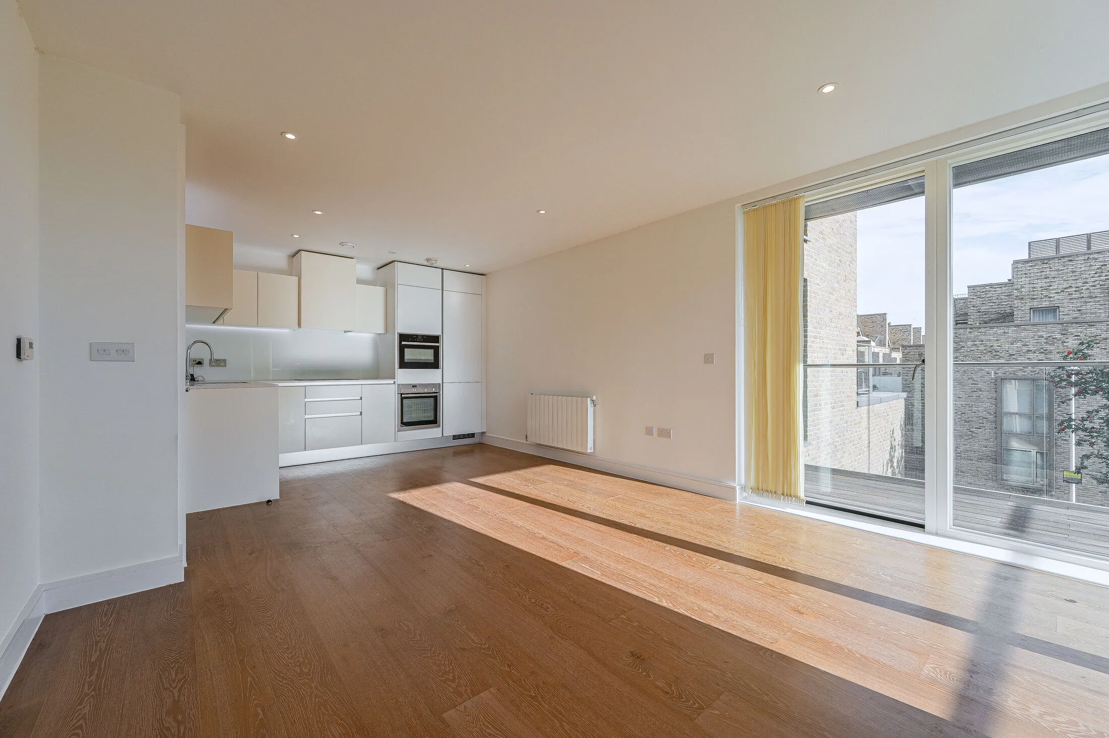 Flat Handley Drive in Greater London