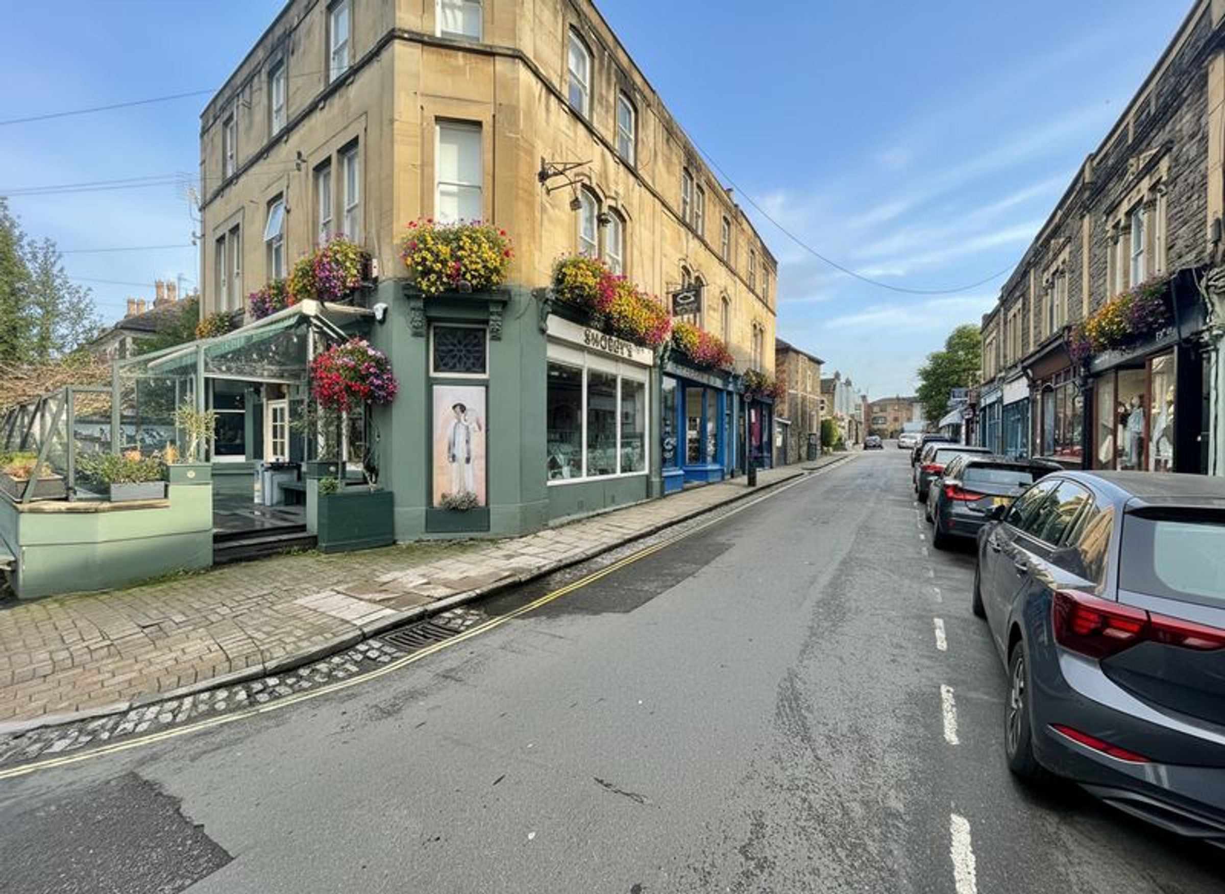 Flat Hampton Road in Bristol