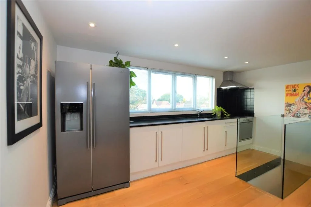 Flat Hounslow Road in Greater London