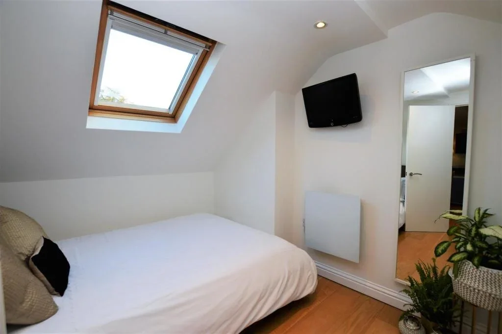 Flat Hounslow Road in Greater London