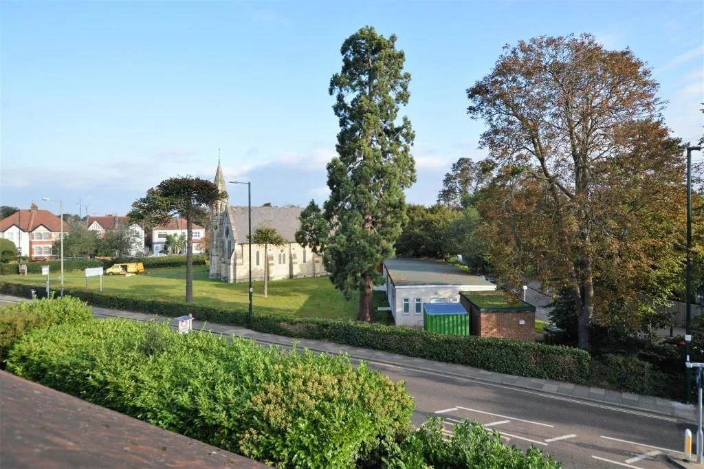 Flat Hounslow Road in Greater London
