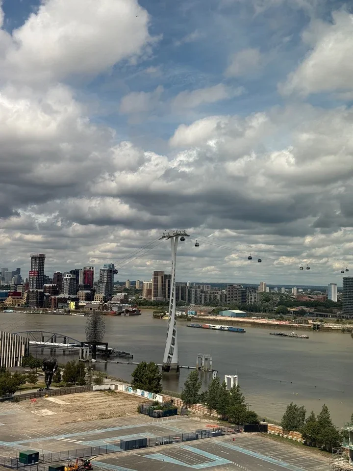 Flat Tower Hill in London