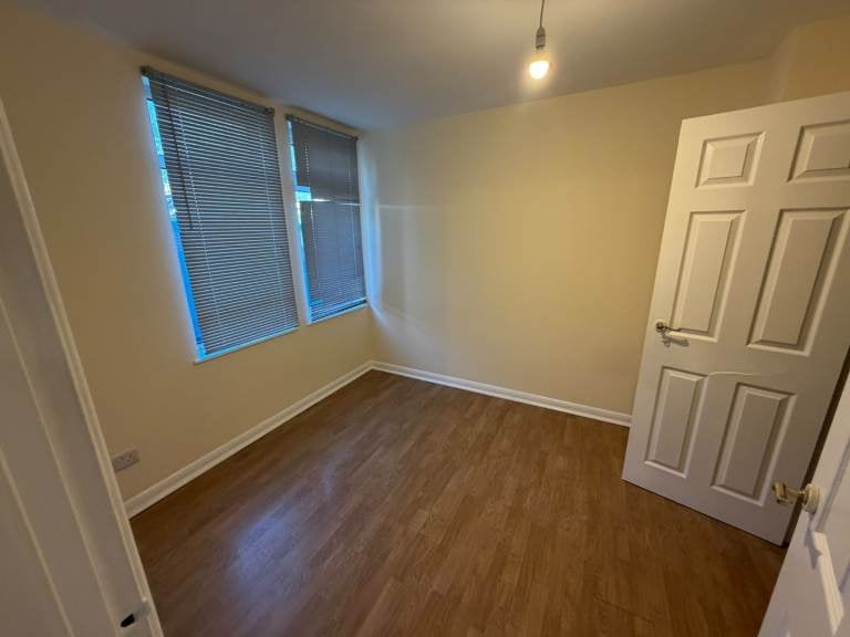 Flat St Mary's Grove in Swindon
