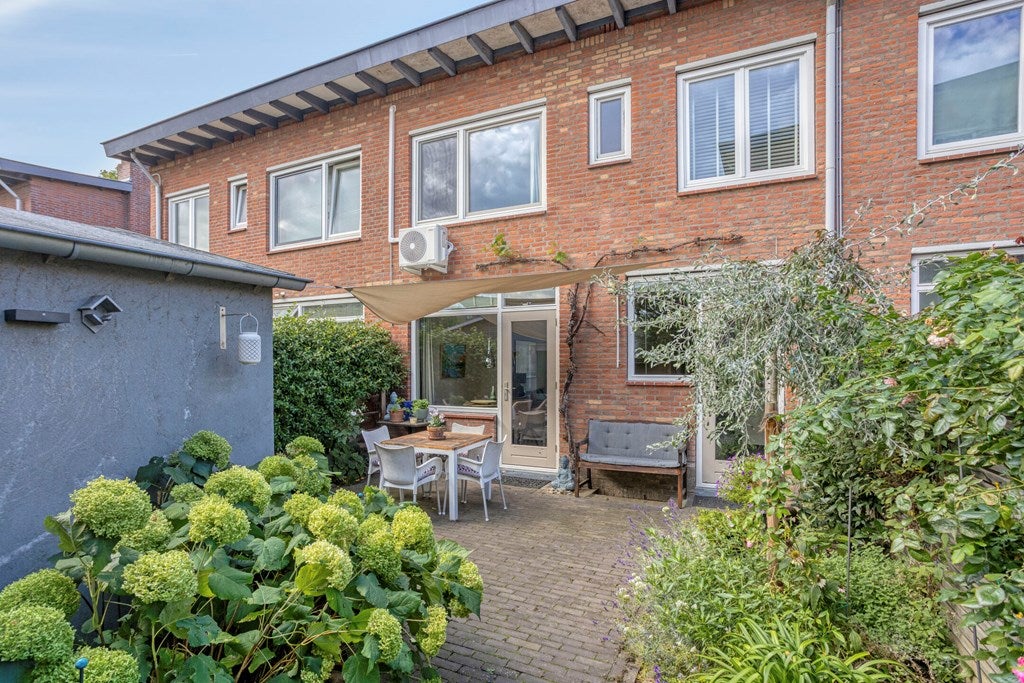 Tussenwoning te koop: Kardinaal van Rossumplein 83, Maastricht