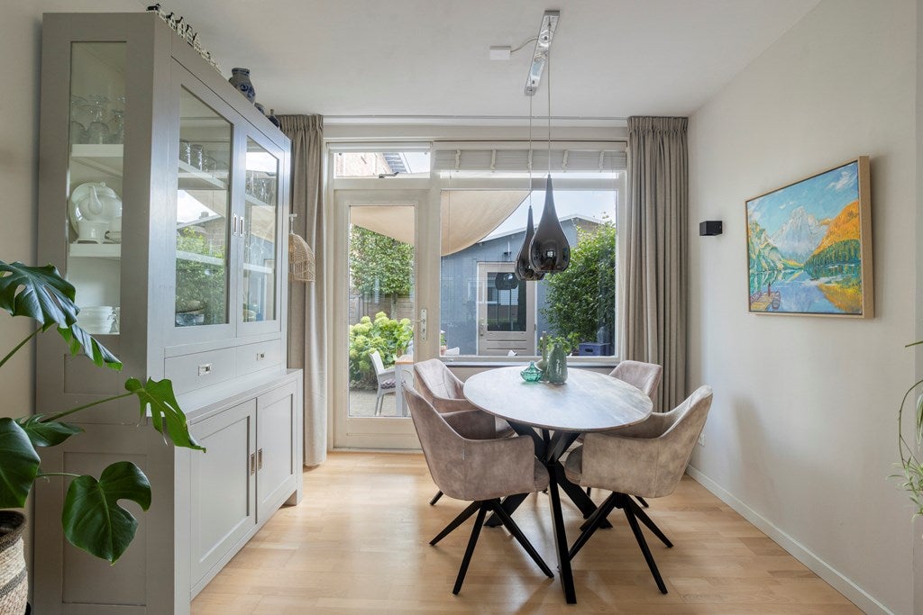 Tussenwoning te koop: Kardinaal van Rossumplein 83, Maastricht