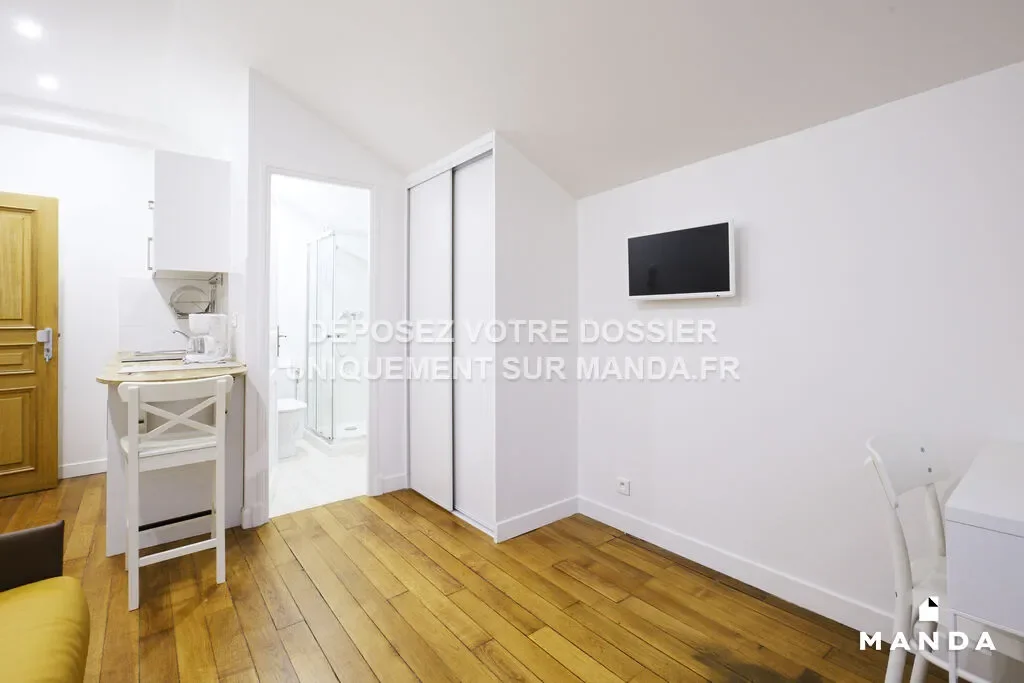 Room Rue du Général Brunet in Paris