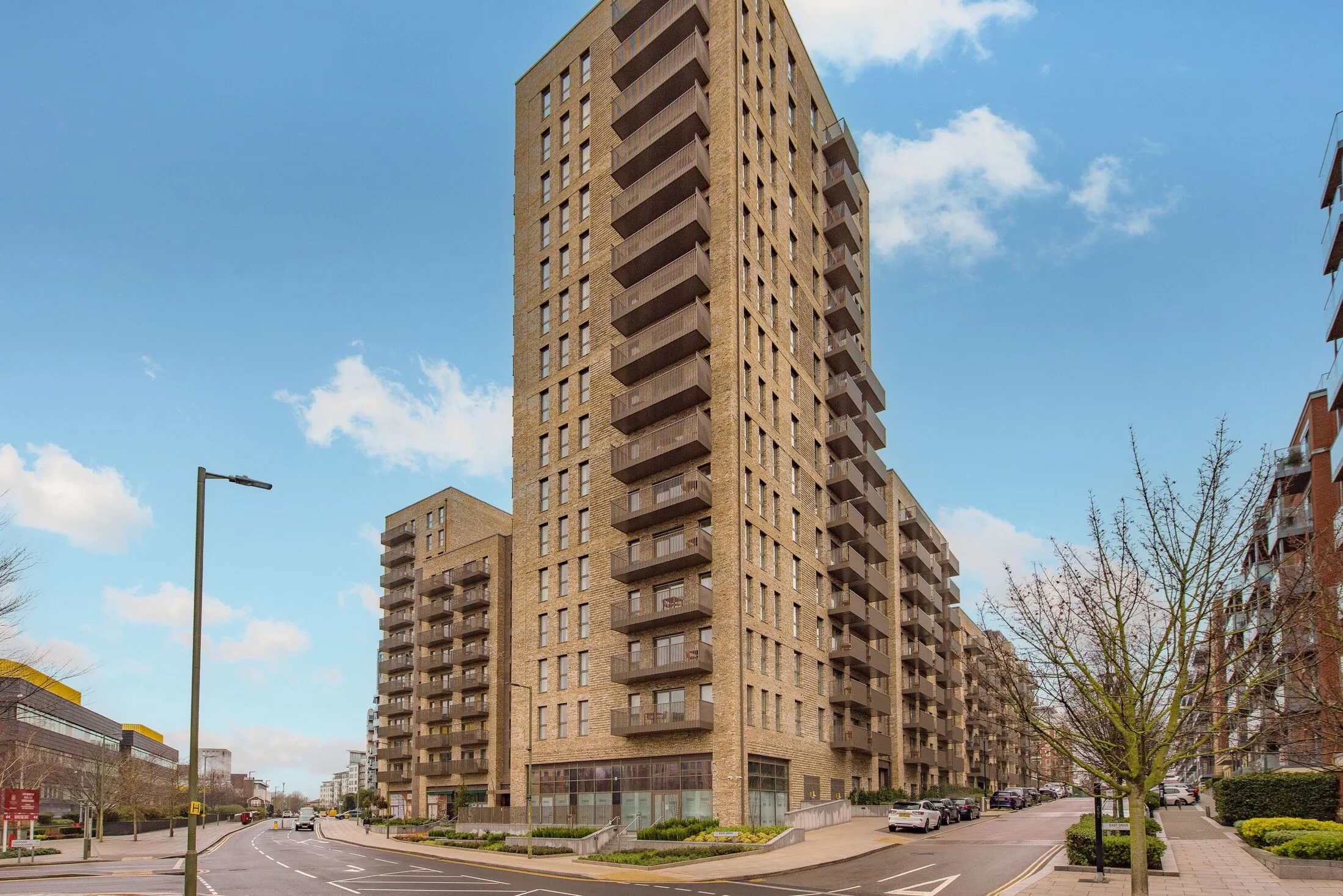 Flat Commander Avenue in Greater London