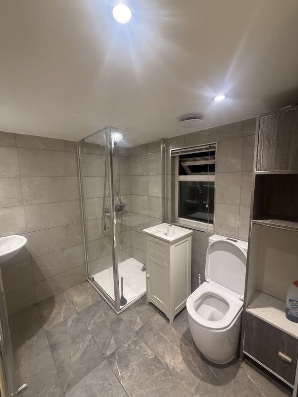 Room Rosemead Avenue in Greater London