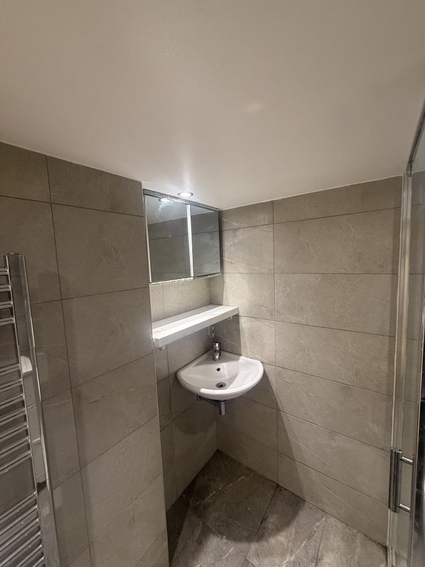 Room Rosemead Avenue in Greater London
