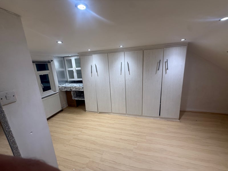 Room Rosemead Avenue in Greater London