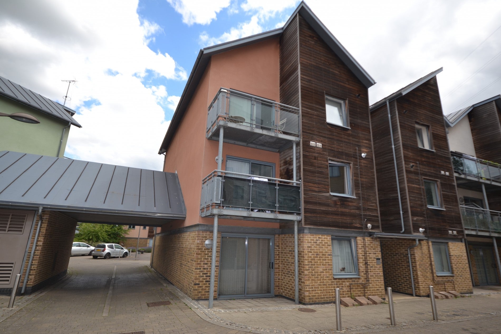 Flat Quayside Drive in Colchester