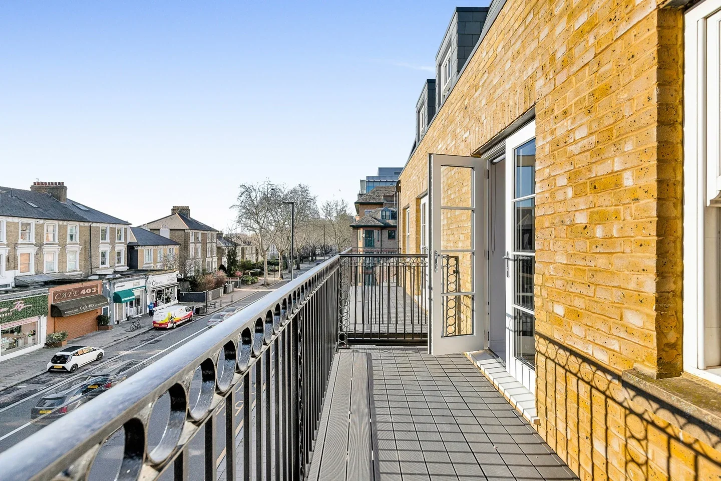 Flat Chiswick High Road in Greater London