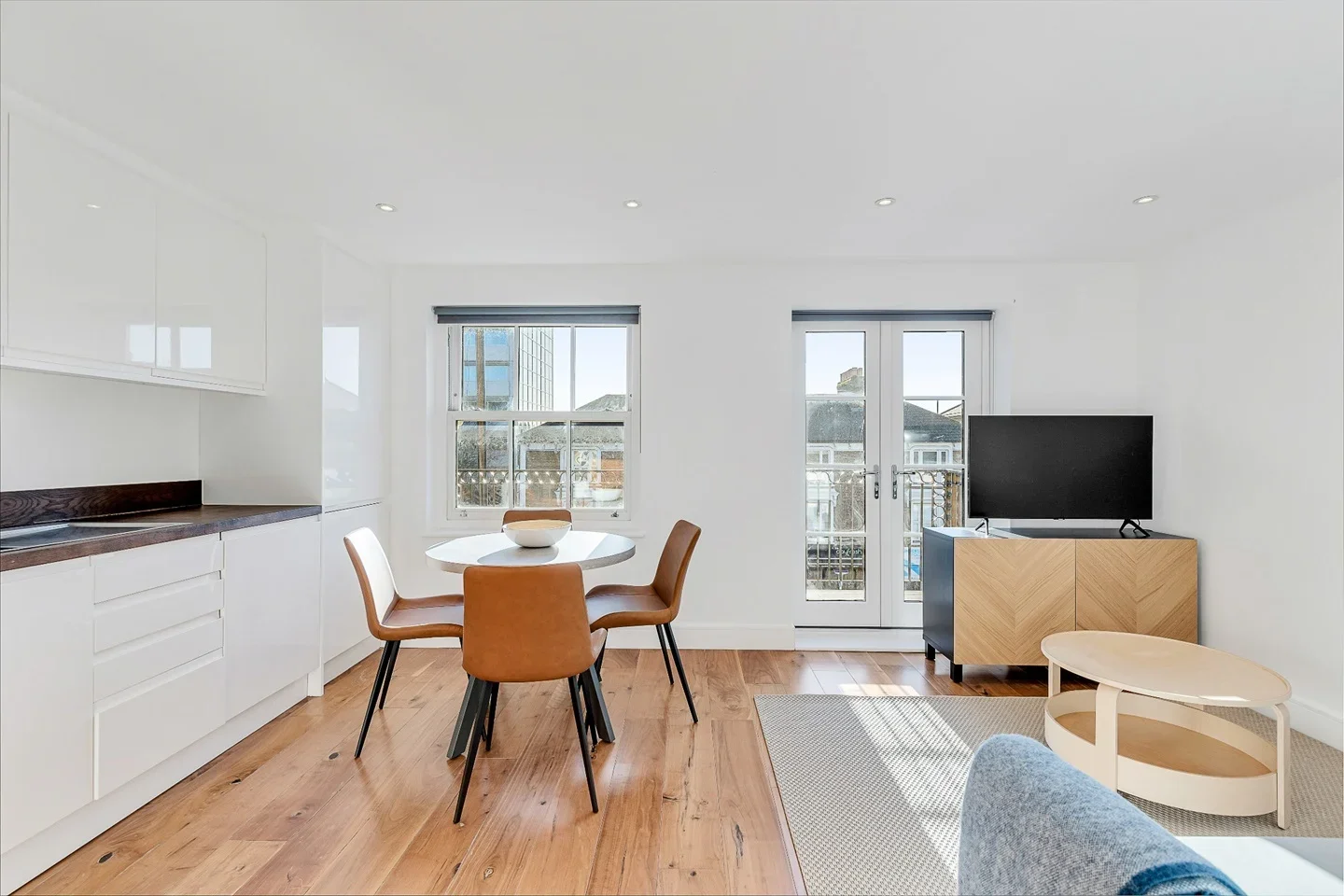 Flat Chiswick High Road in Greater London