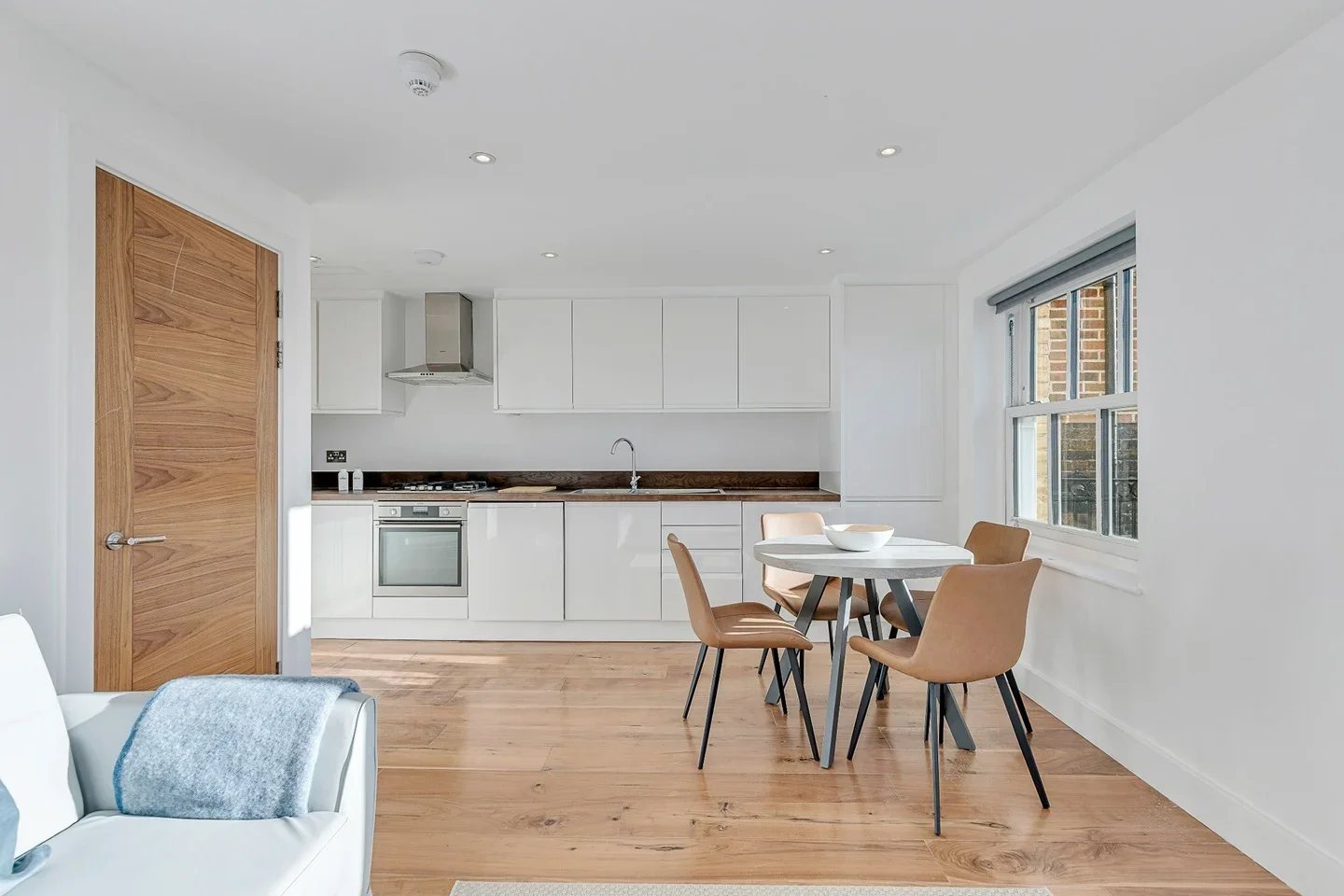 Flat Chiswick High Road in Greater London