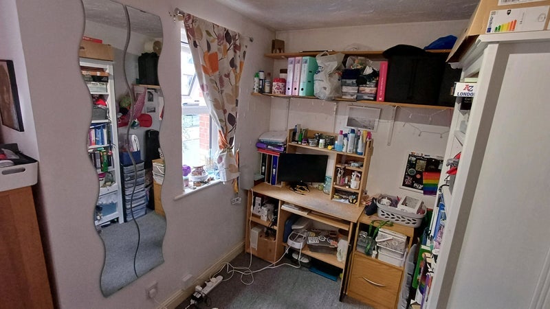 Room Plough Way in Greater London