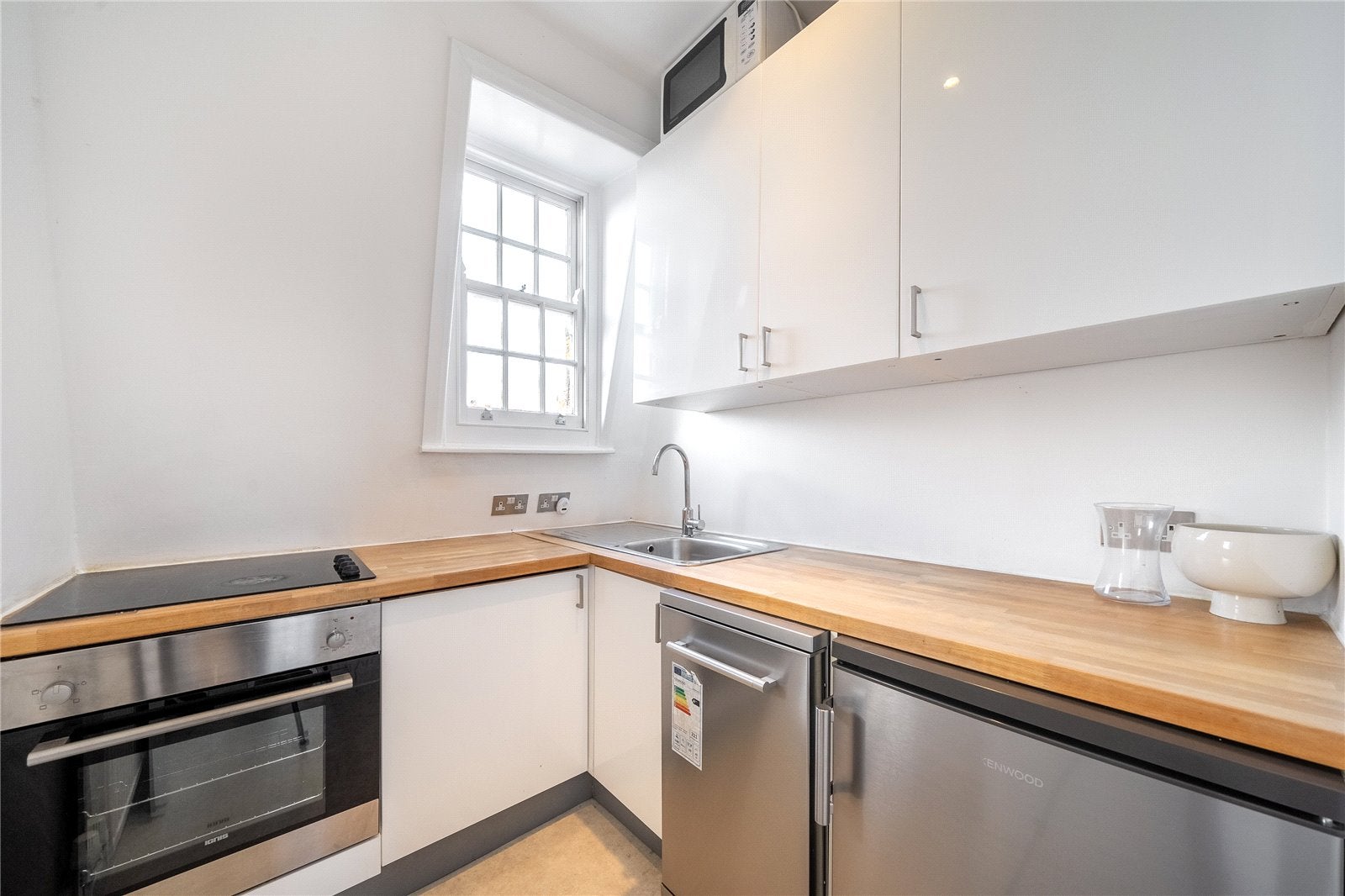 Flat Chepstow Road in City of Westminster