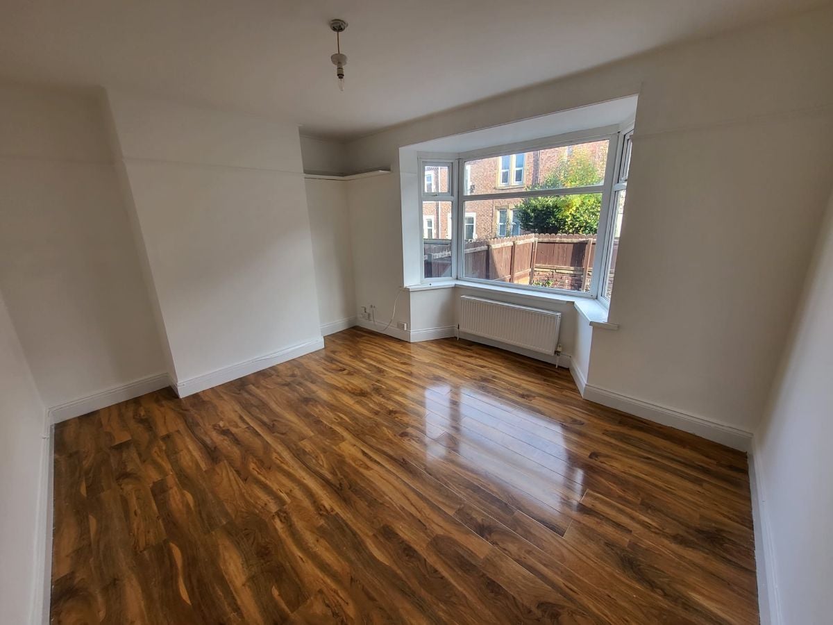 Flat Axwell Terrace in Gateshead