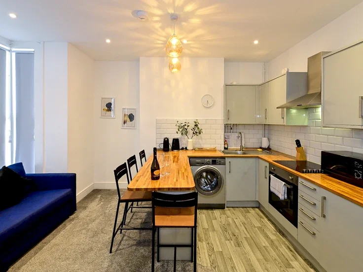 Flat Cowbridge Road West in Cardiff