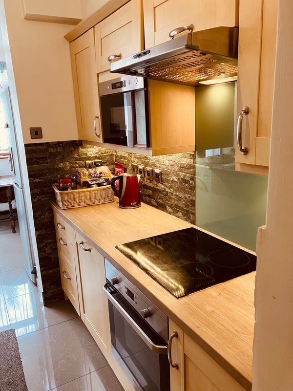 Room Chase Way in Greater London