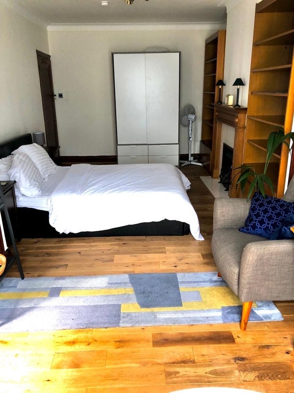 Room Chase Way in Greater London