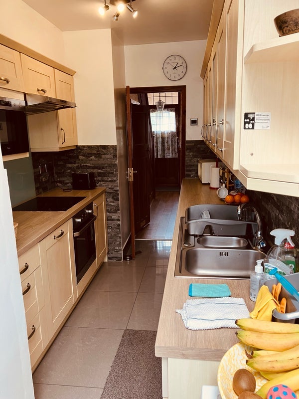Room Chase Way in Greater London