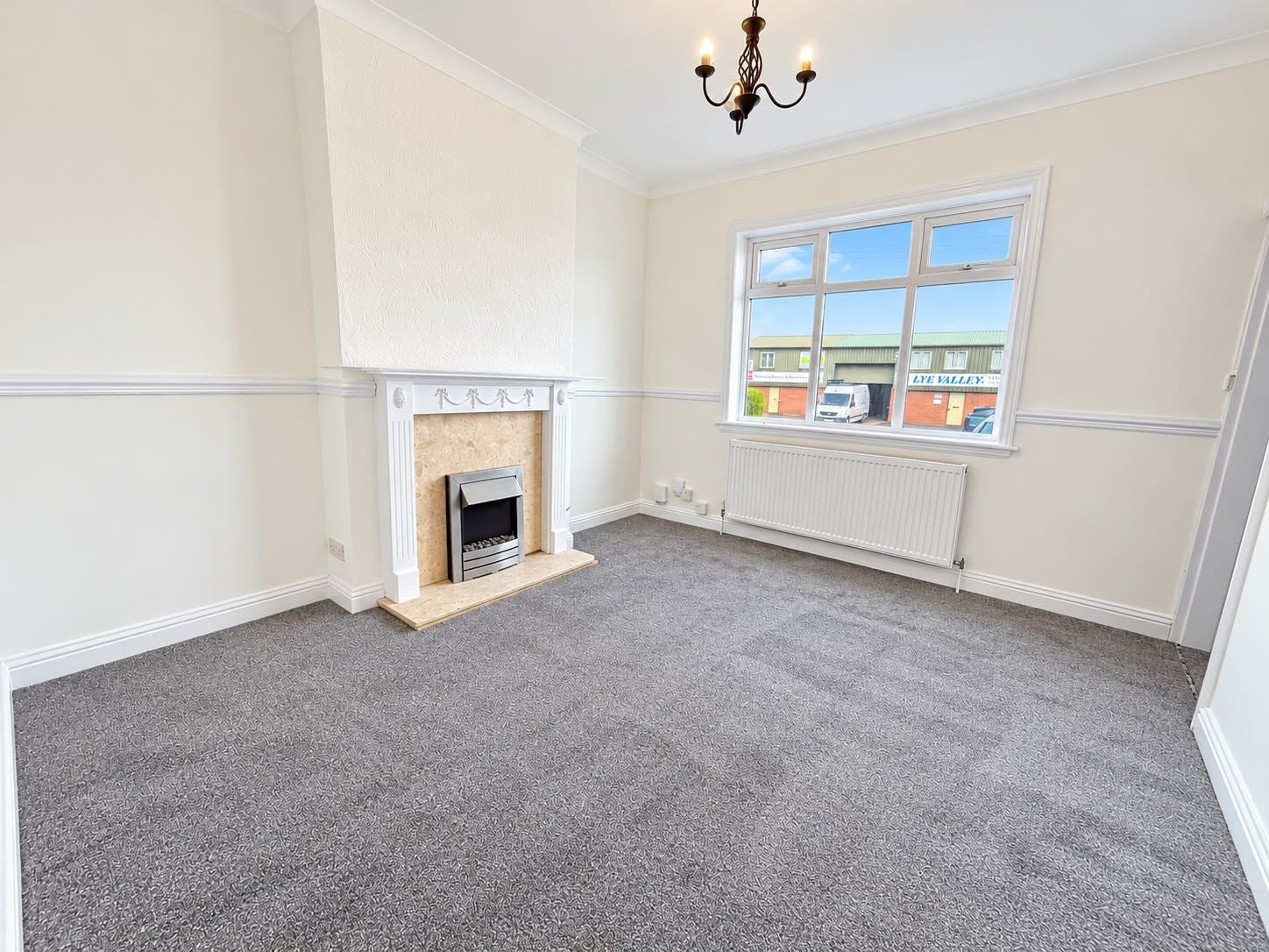House Lyde Green in Dudley