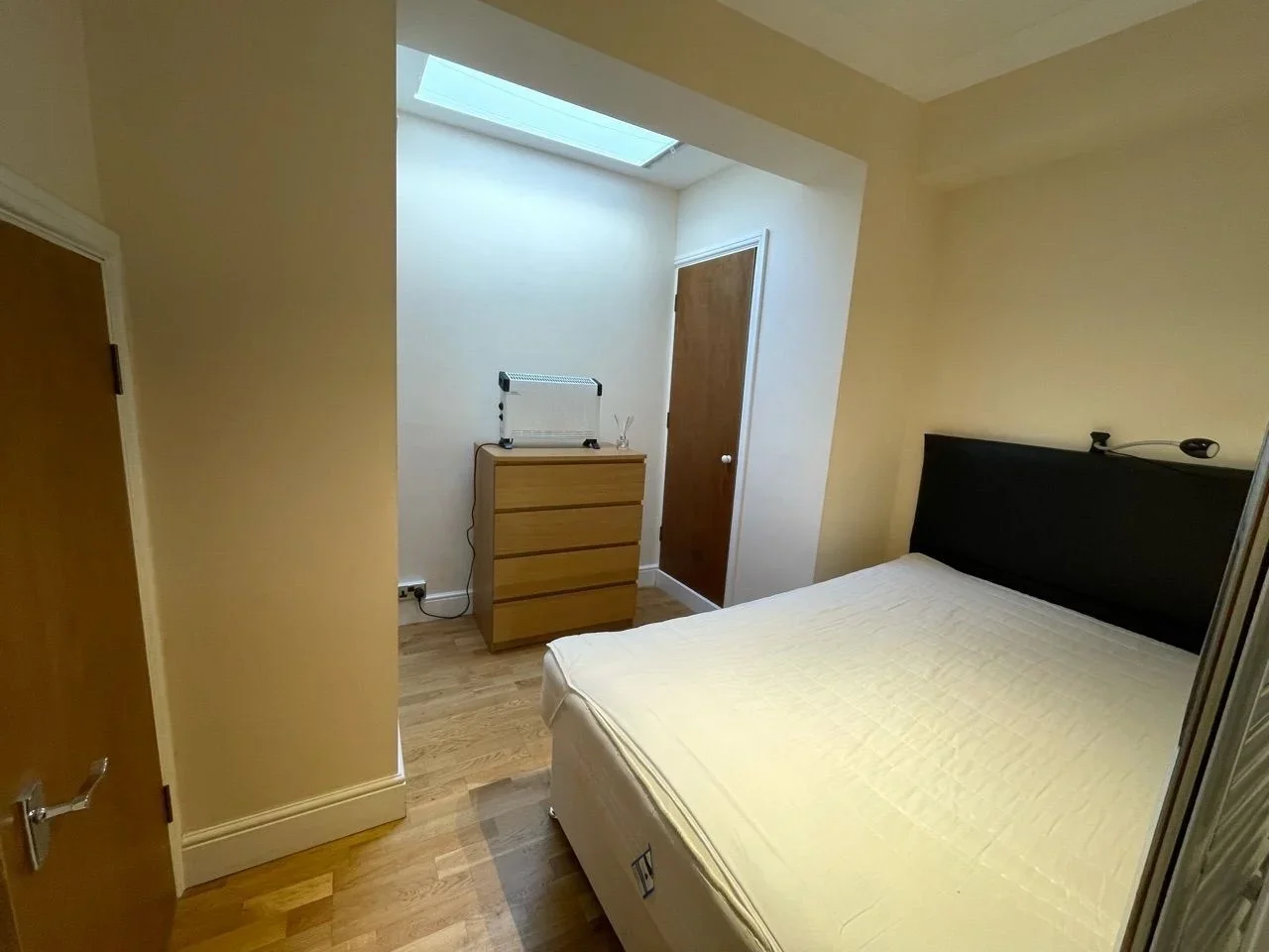 Flat Saint John's Hill in Greater London