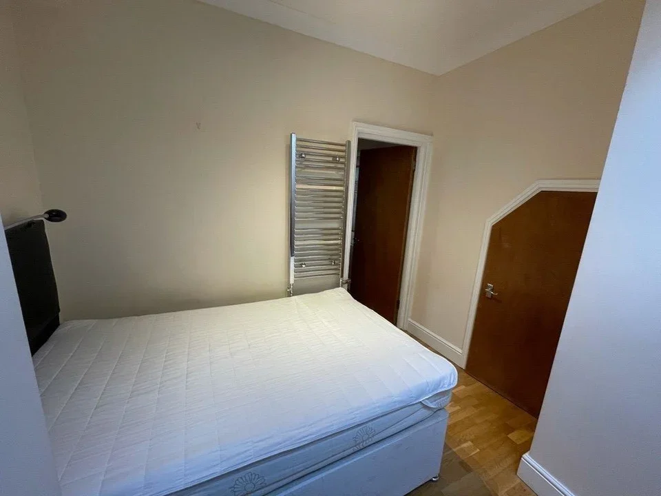 Flat Saint John's Hill in Greater London
