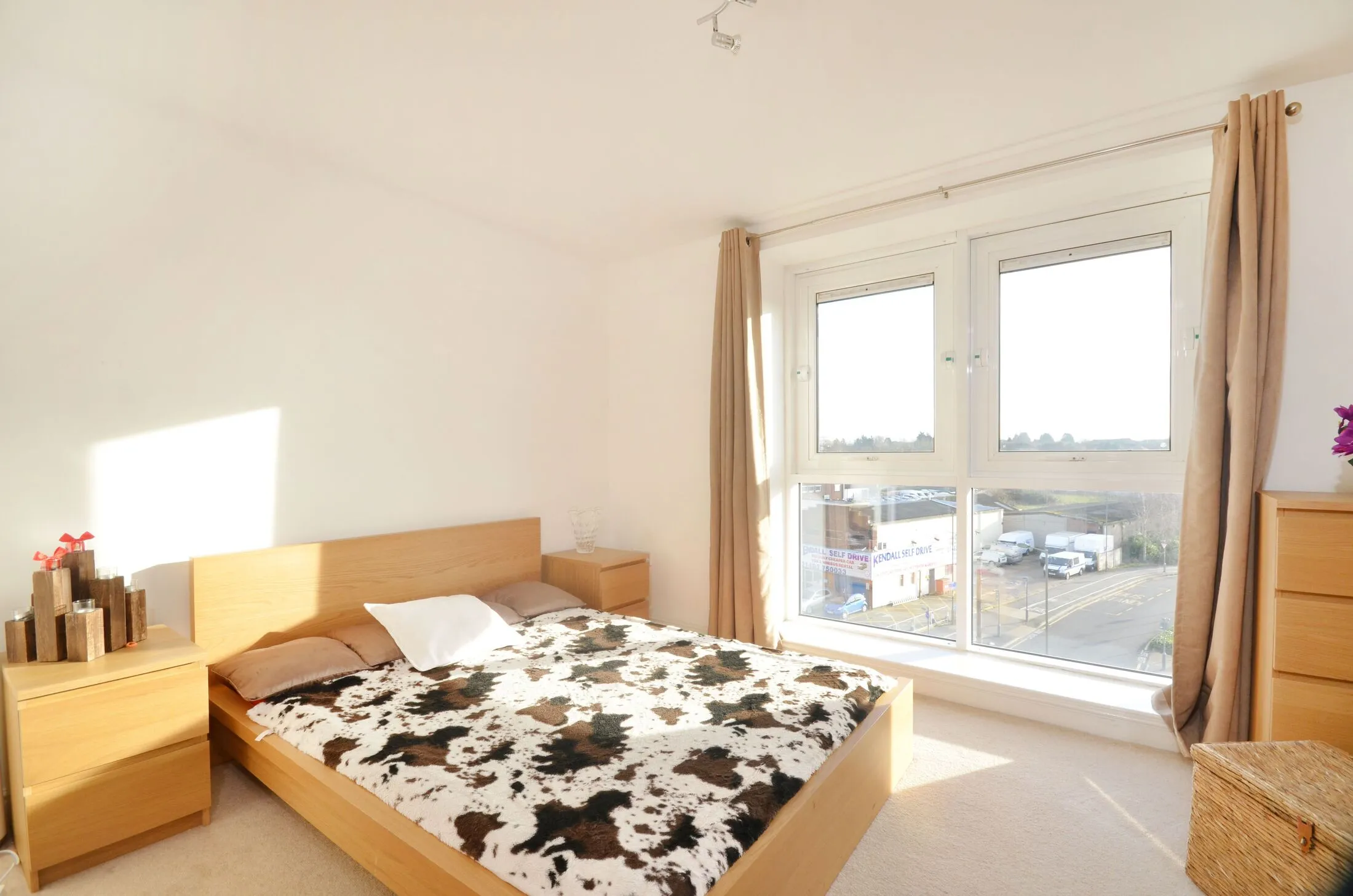 Flat Goldsworth Road in Woking