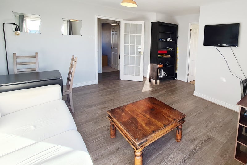 Flat Ferguson Close in Greater London