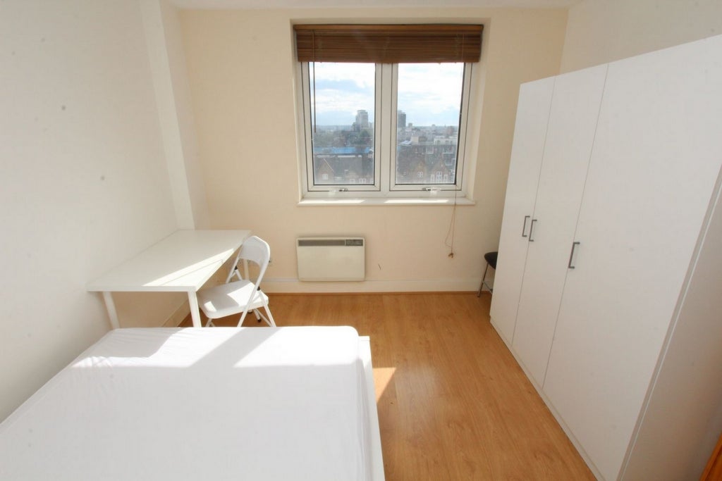 Room Globe Road in Greater London