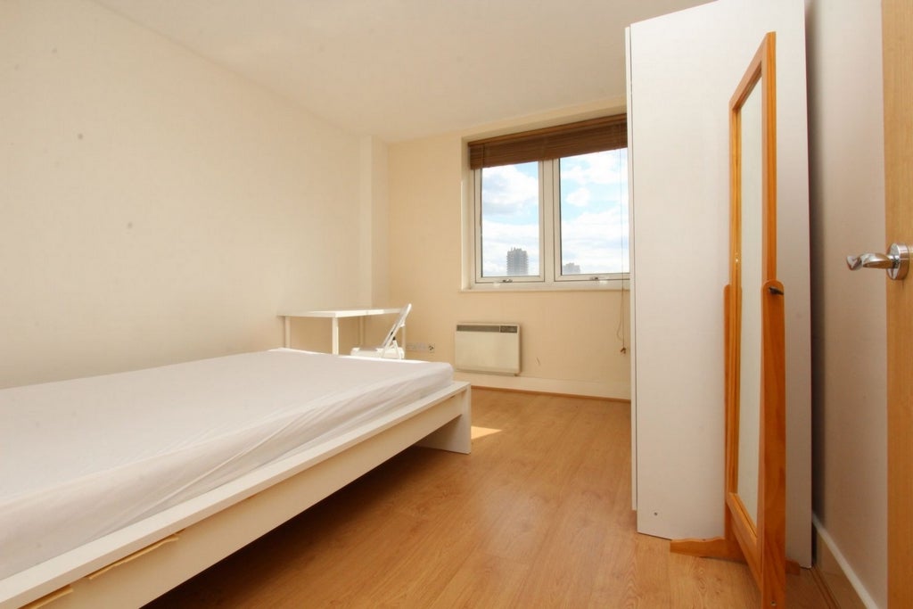 Room Globe Road in Greater London