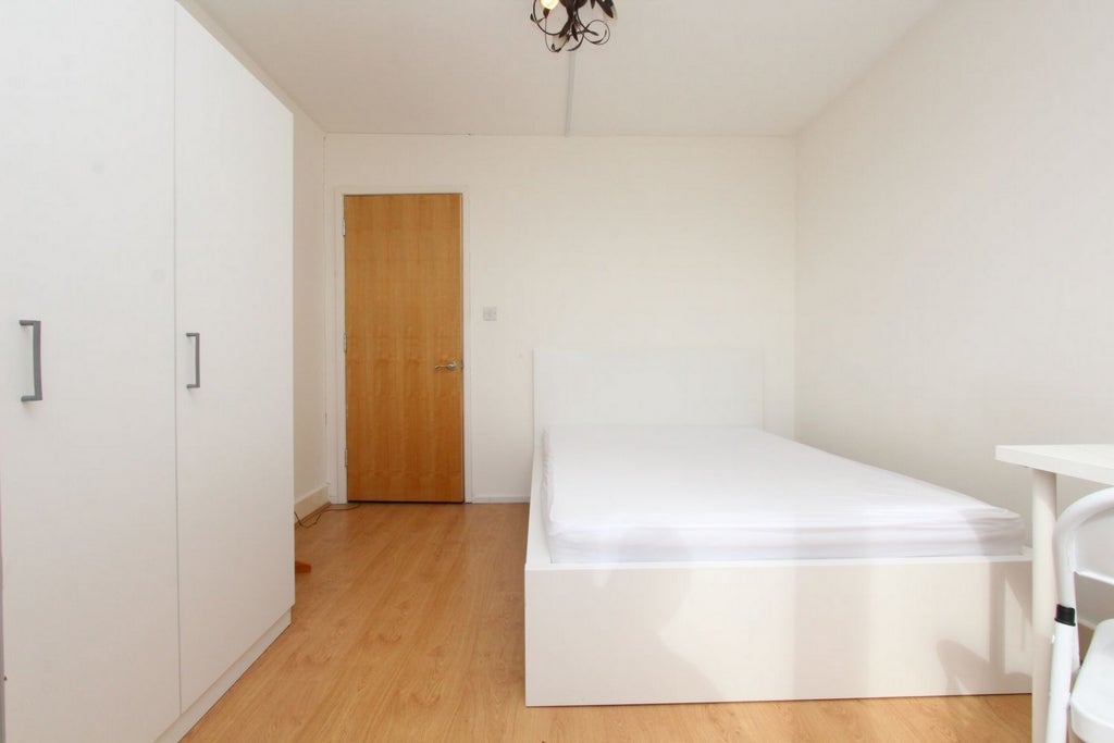 Room Globe Road in Greater London