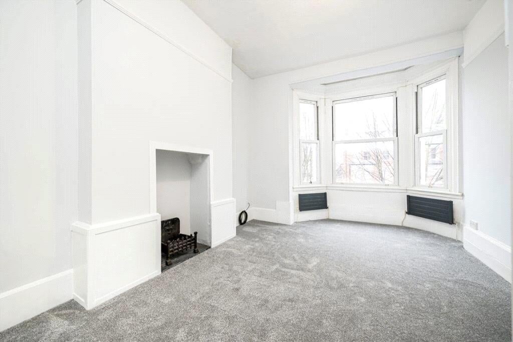 Flat Rosendale Road in Greater London