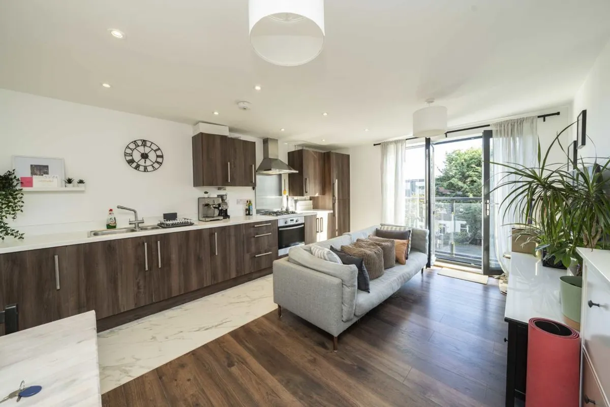 Flat Broadwater Road in Greater London