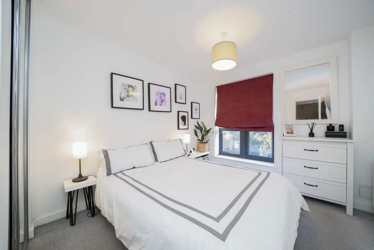 Flat Broadwater Road in Greater London