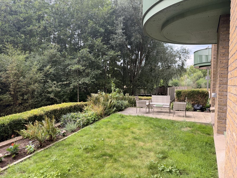 Room Astell Road in Greater London