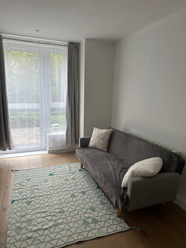 Room Astell Road in Greater London